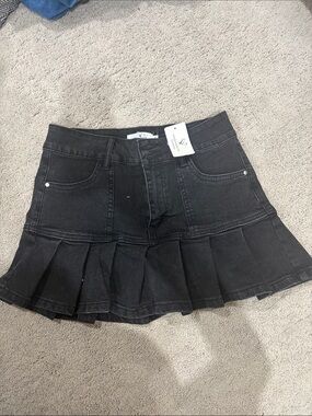 NWT Windsor Pleated Black Denim Mini Skirt -